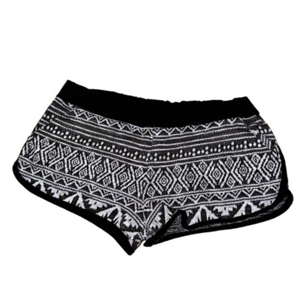 🔥🔥La Hearts Black and White Geometric Shorts
